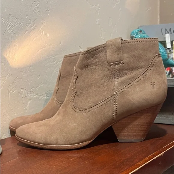 Frye Reina Western Ankle Booties Ash Tan - Picture 1 of 10